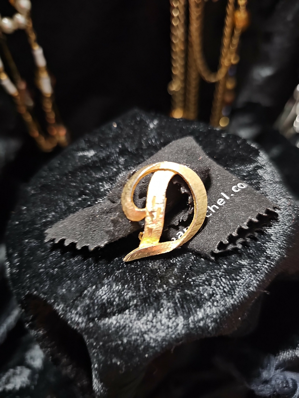 Gold Swirl Women's Brooch - Elegant Gold Accent vintage